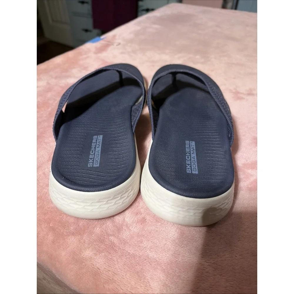 Skechers go walk